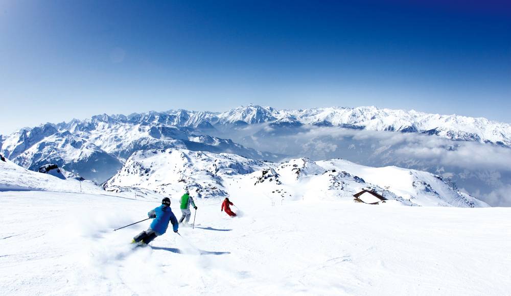 Gids ter promotie van het skigebied